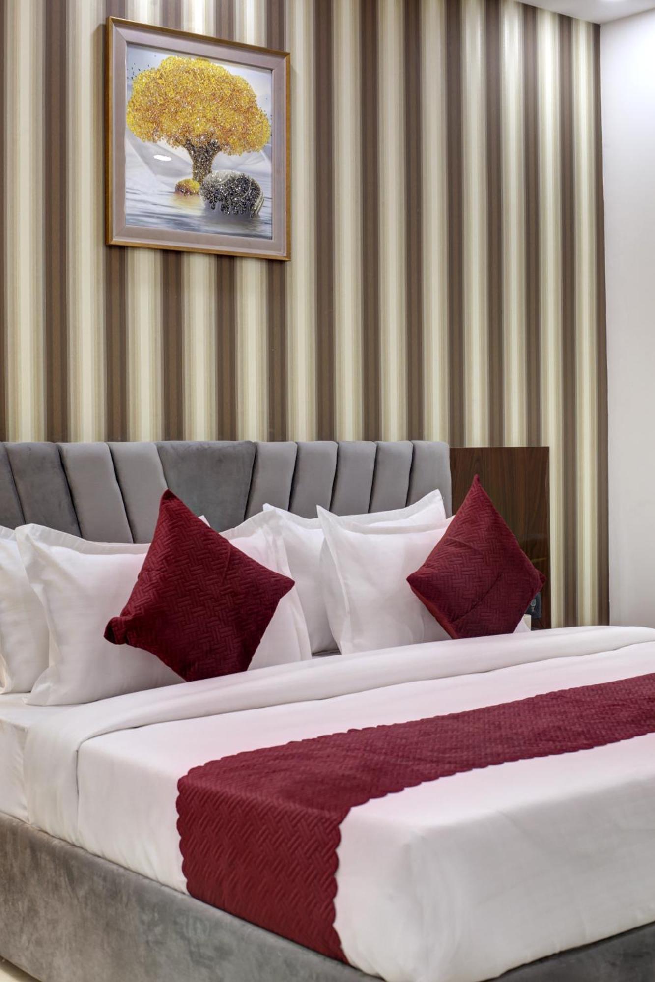 Limewood Stay - Millennium Huda City Center Γκουργκάον Εξωτερικό φωτογραφία